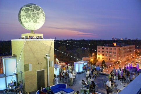 The stunning Rooftop Terrace Bar at the Moonrise Hotel offers a dramatic view of the bustling Delmar Loop district and St. Louis skyline. Enjoy signature cocktails and appetizers under the world’s largest man-made moon.